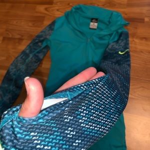 Women’s Nike quarter zip size medium